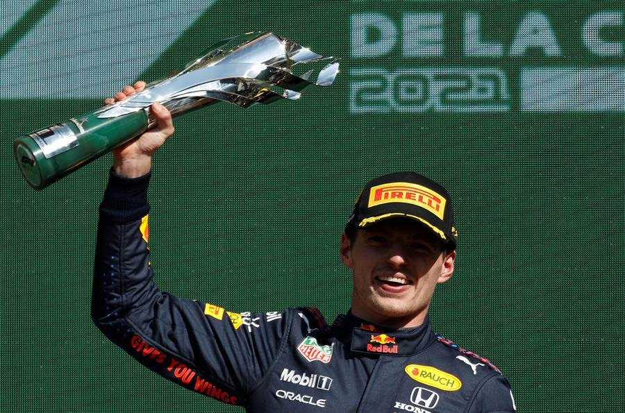 Verstappen assume liderança na largada e vence GP do México; Hamilton é segundo