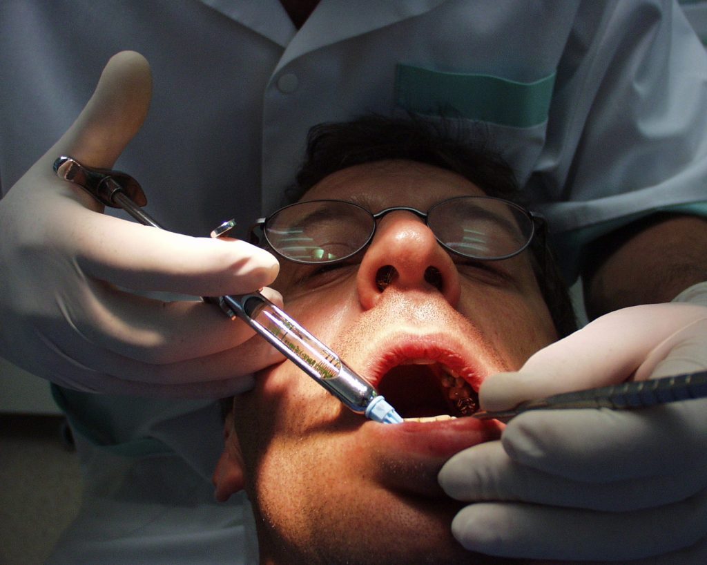 Em São Paulo, pacientes sofrem com demora do tratamento odontológico em UBSs