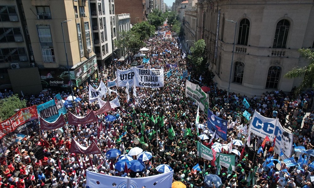 Greve geral contra medidas de Javier Milei começa com 130 mil pessoas nas ruas de Buenos Aires