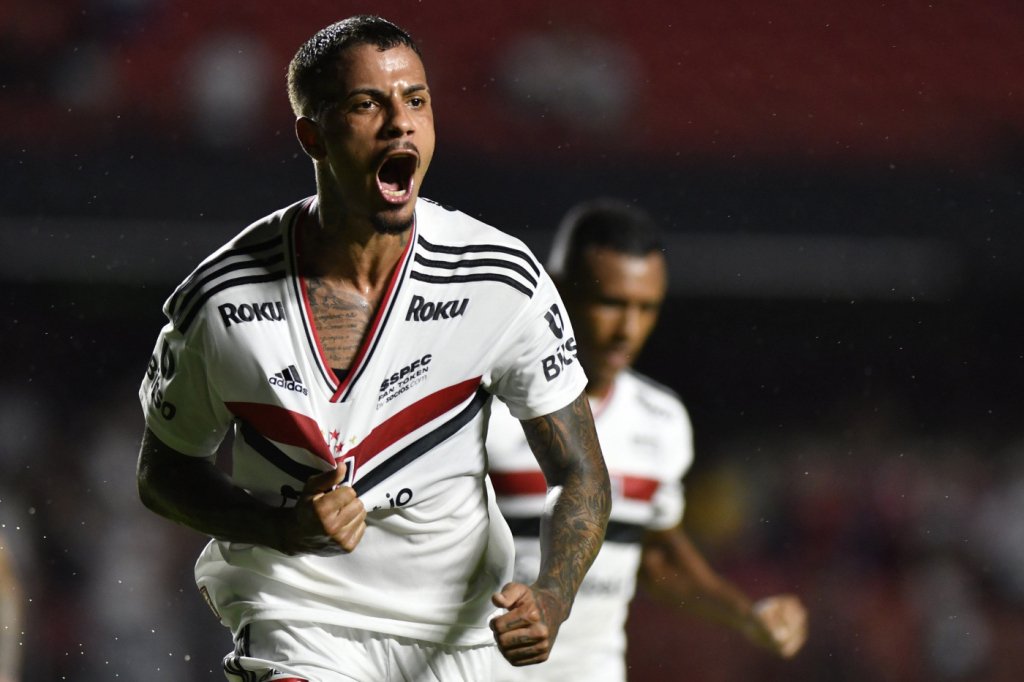 São Paulo vence o Manaus por 2 a 0 e avança na Copa do Brasil