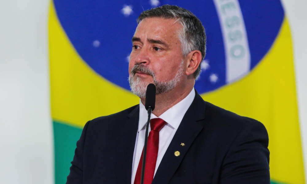 Ministro Paulo Pimenta desautoriza GSI e descarta taxação de internet