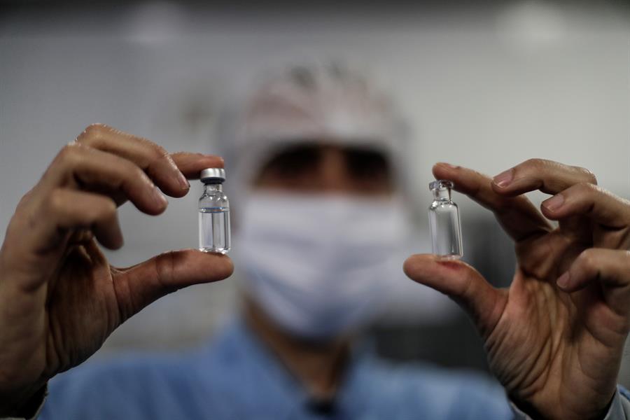 Exportação de vacinas de Oxford vindas da Índia deve ocorrer em janeiro, diz governo