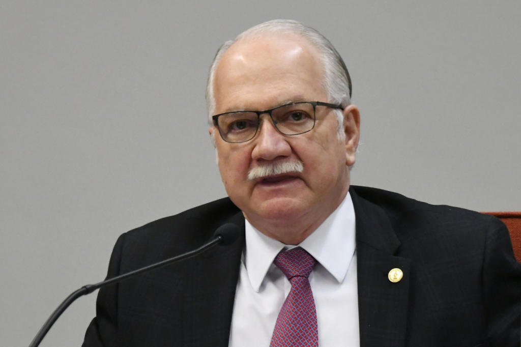Fachin dá cinco dias para Bolsonaro se manifestar sobre críticas às urnas eletrônicas