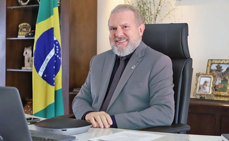 Mauro Carlesse, governador afastado de Tocantins, renuncia ao cargo