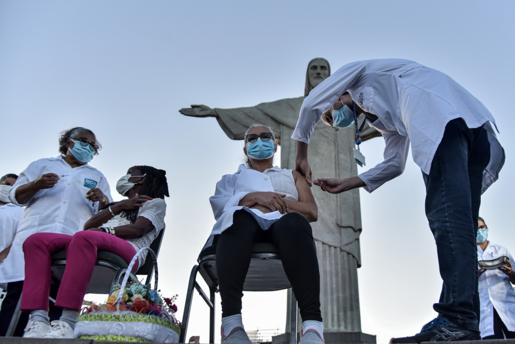 Rio de Janeiro e outros Estados começam vacinação contra a Covid-19