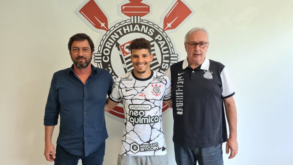 Corinthians anuncia contratação de lateral português Rafael Ramos