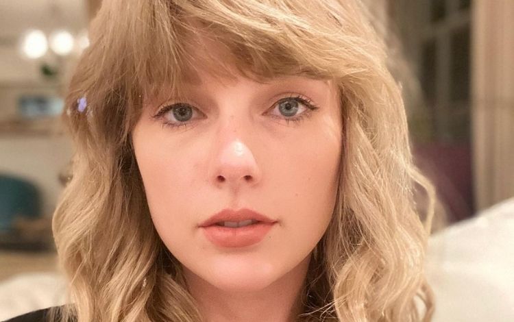 Taylor Swift se irrita com a Netflix após ‘piada sexista’ ser feita em série usando seu nome
