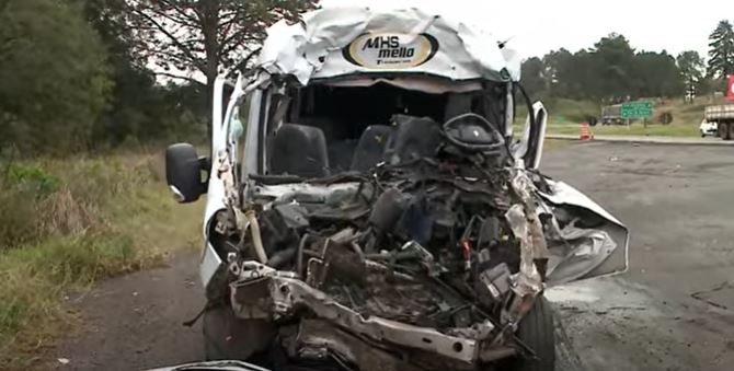 Sete pessoas morrem e três ficam feridas em acidente de trânsito no Paraná