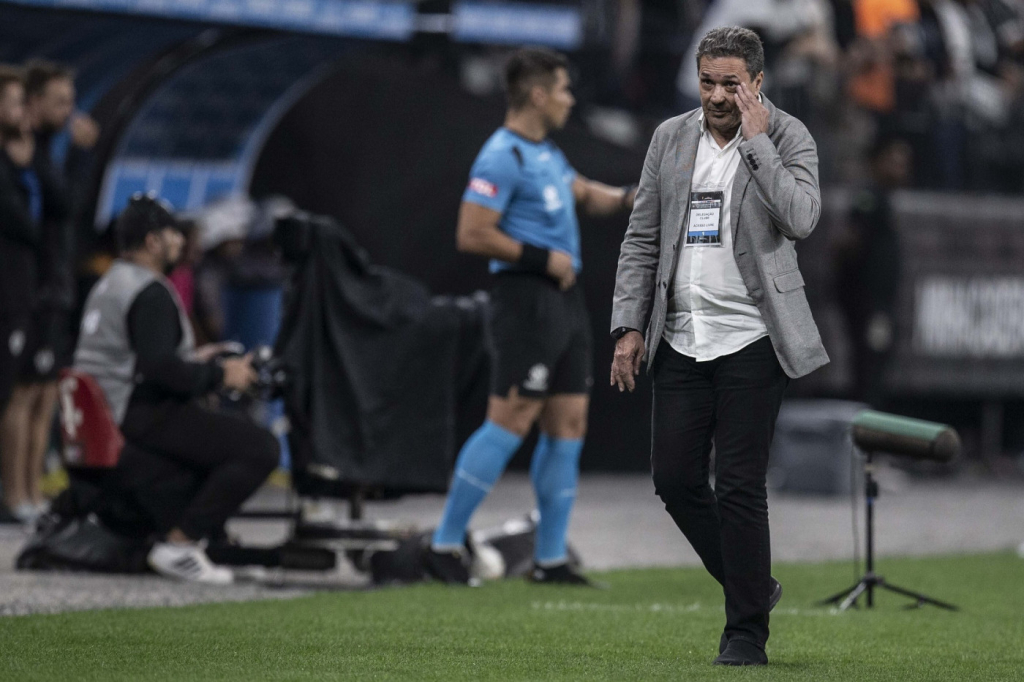 Luxemburgo vê elenco do Corinthians ‘para baixo’, mas não joga a toalha na Libertadores