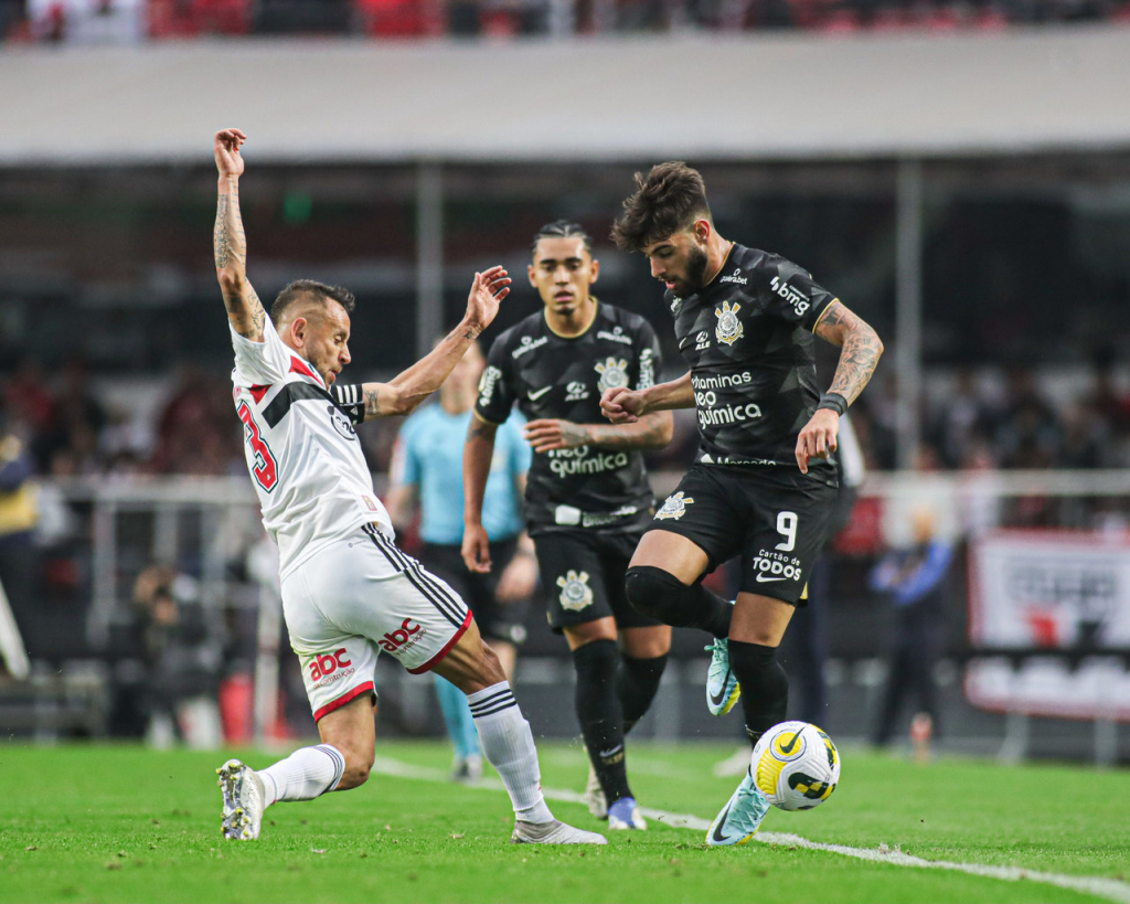 Corinthians e São Paulo ficam no empate em 1 a 1 em tarde fria no Morumbi