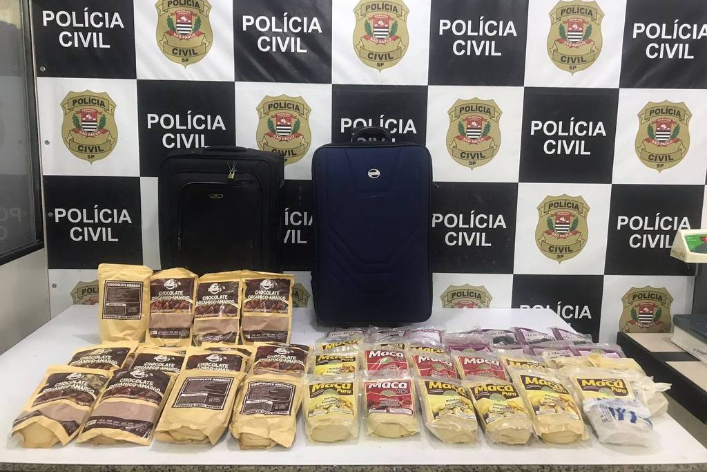 Polícia Civil apreende 35 quilos de cocaína colorida que escapa de cão farejador e narcoteste
