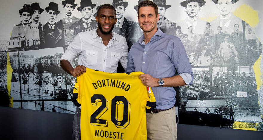 Borussia Dortmund anuncia contratação de Modeste para vaga de Haller