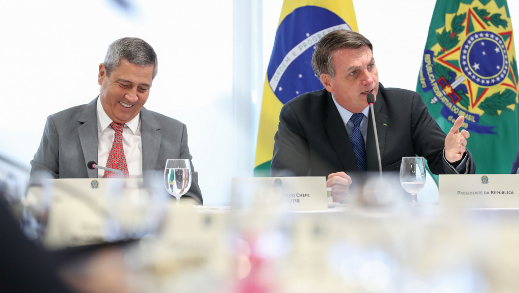 Bolsonaro afirma que pretende indicar Braga Netto como vice na chapa
