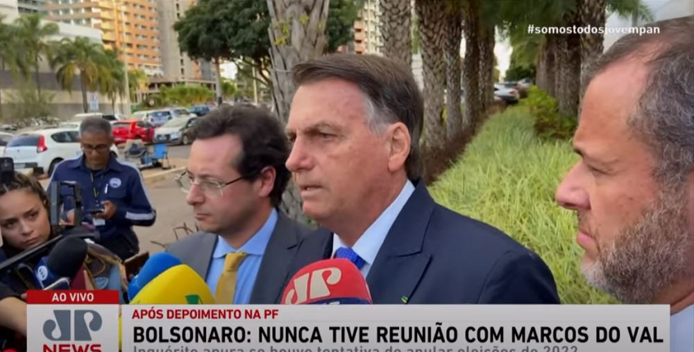Bolsonaro vê depoimento à PF como ‘esculacho’ e diz que Moraes não foi citado em reunião com Do Val e Silveira