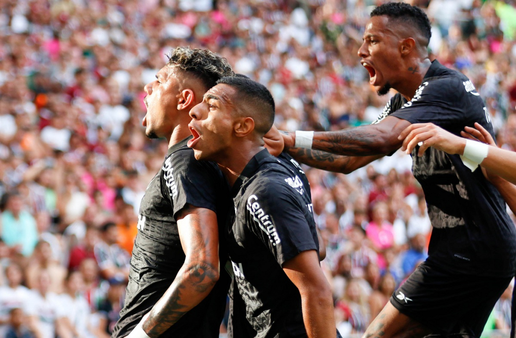 Botafogo vence Fluminense e amplia vantagem na liderança do Brasileiro; veja a tabela 