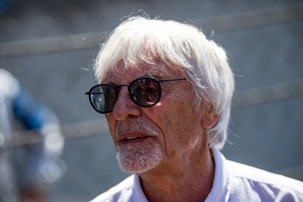 Ex-chefe da Fórmula 1 minimiza fala racista de Piquet sobre Hamilton: ‘Não é algo terrível’