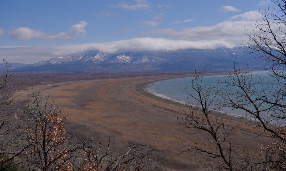 Lago Prespa, um dos mais antigos da Europa, está perdendo volume e ameaça 2.000 espécies