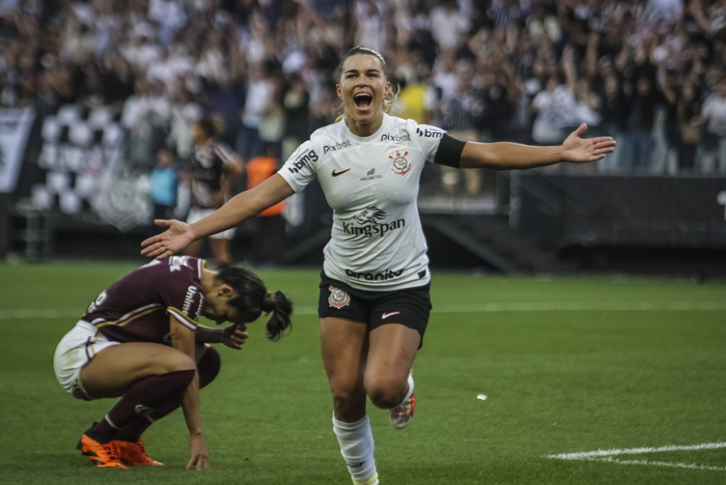 Corinthians vira sobre a Ferroviária, conquista penta do Brasileiro e aumenta supremacia no futebol feminino