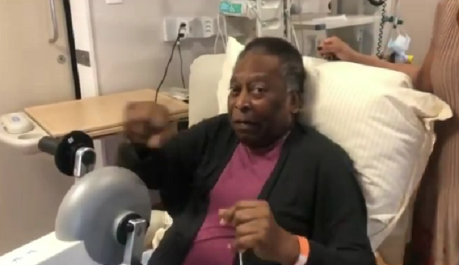 Filha exibe vídeo de Pelé fazendo fisioterapia no hospital; assista
