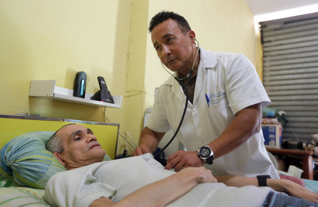 Programa ‘Mais Médicos’ será retomado nesta segunda-feira, anuncia ministro