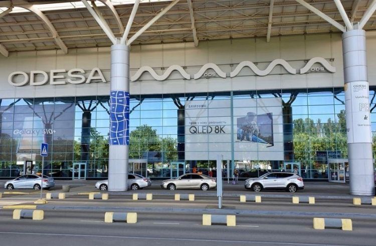 Ataque russo com mísseis destrói pista do aeroporto de Odesa, na Ucrânia