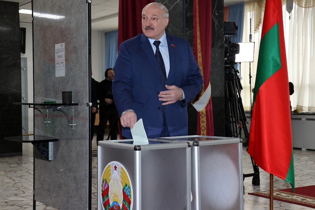 Referendo em Belarus aprova nova Constituição que renuncia status de ‘país não nuclear’