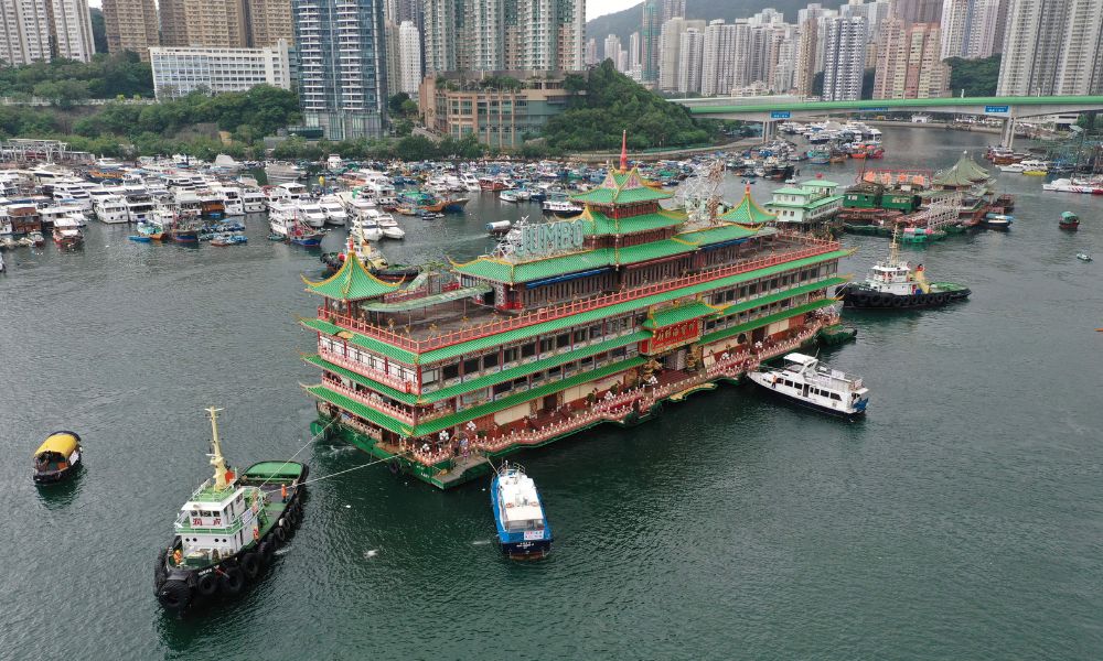 Famoso restaurante flutuante de Hong Kong afunda no Mar do Sul da China