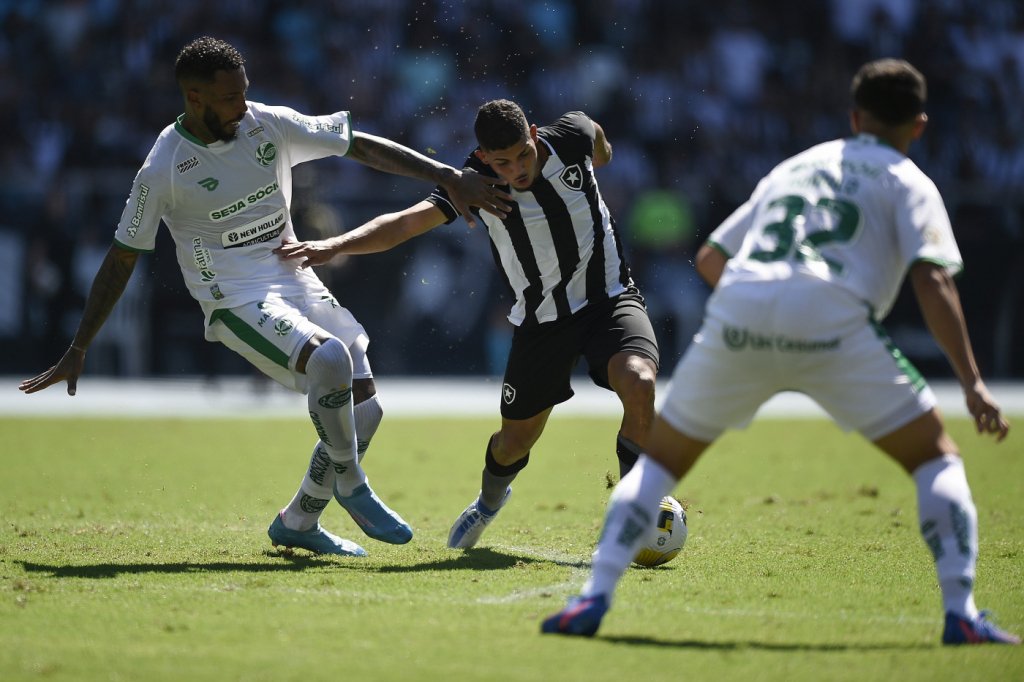 Botafogo sai atrás, mas empata com Juventude no Nilton Santos