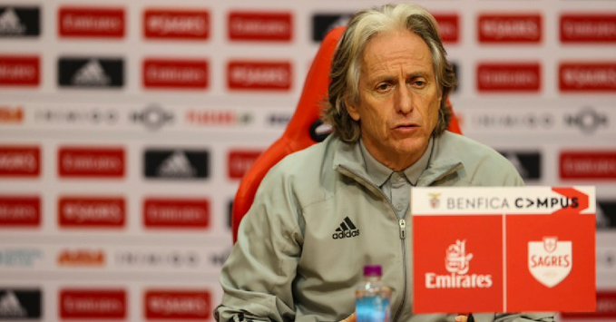 Benfica cancela entrevista de Jorge Jesus após treinador ter suspeita de infecção respiratória