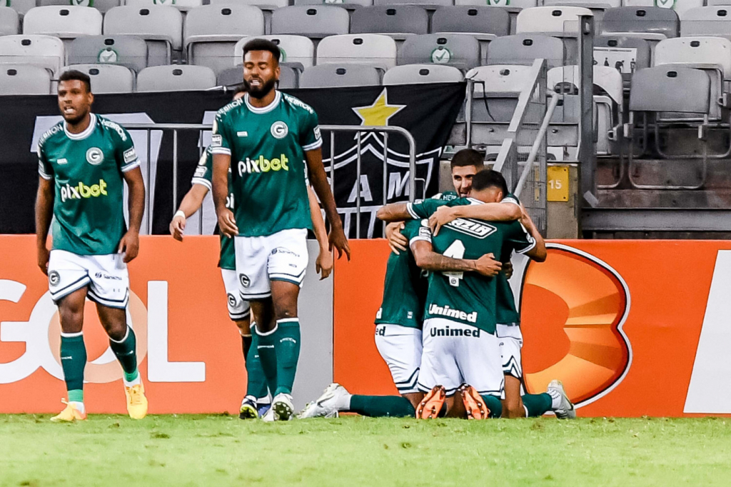 Goiás vence o Atlético-MG, tira sarro e afunda time mineiro na crise