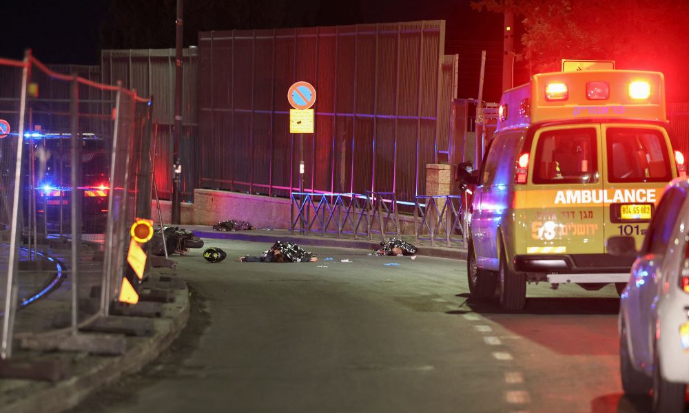 Ataque a tiros em sinagoga de Israel deixa ao menos sete mortos