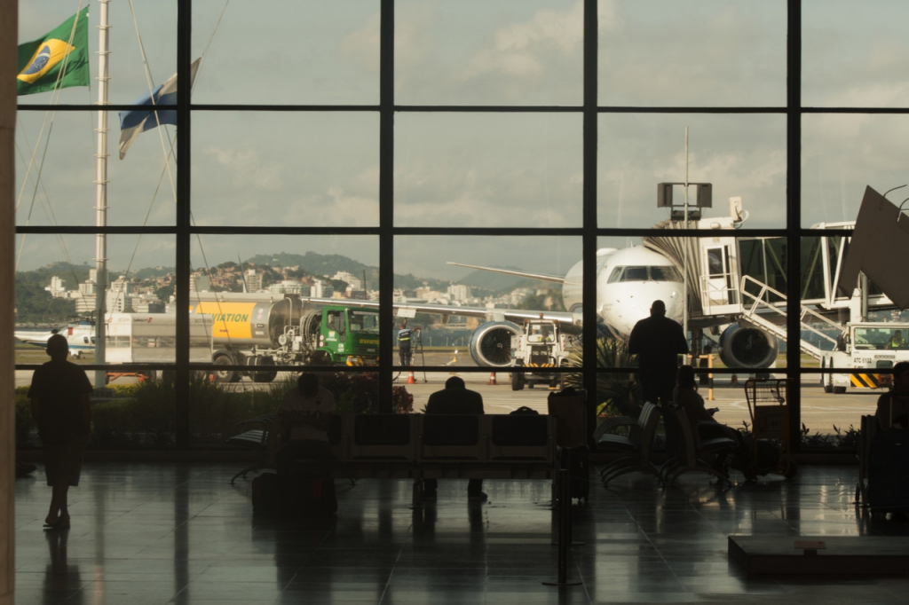 Governo federal revoga restrição de voos no Santos Dumont e coloca limite de passageiros 