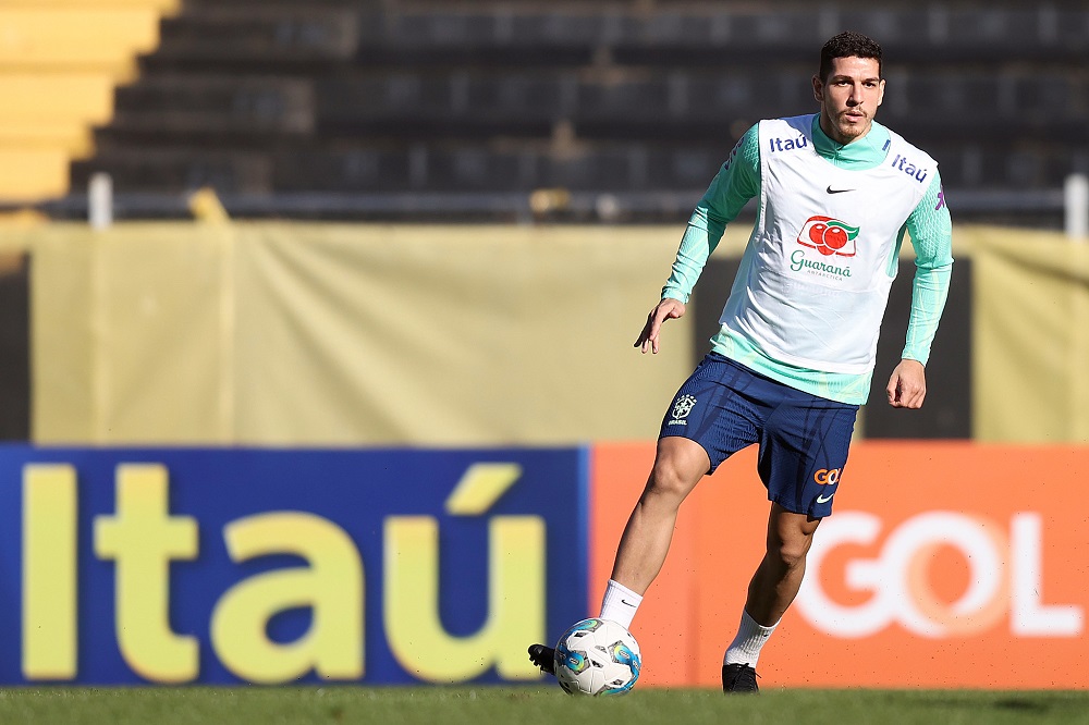 Zagueiro Nino é desconvocado da seleção brasileira após sofrer entorse no joelho