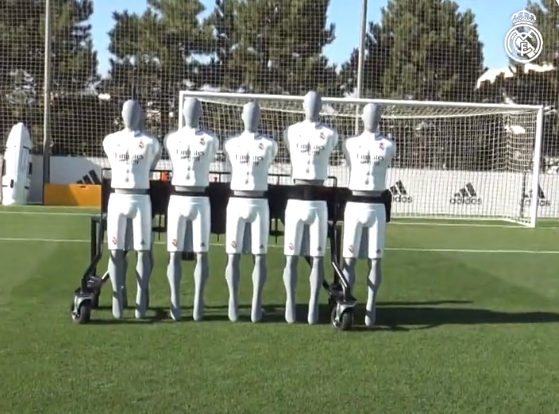 Real Madrid usa ‘barreira de robôs’ para treinar cobranças de falta; assista