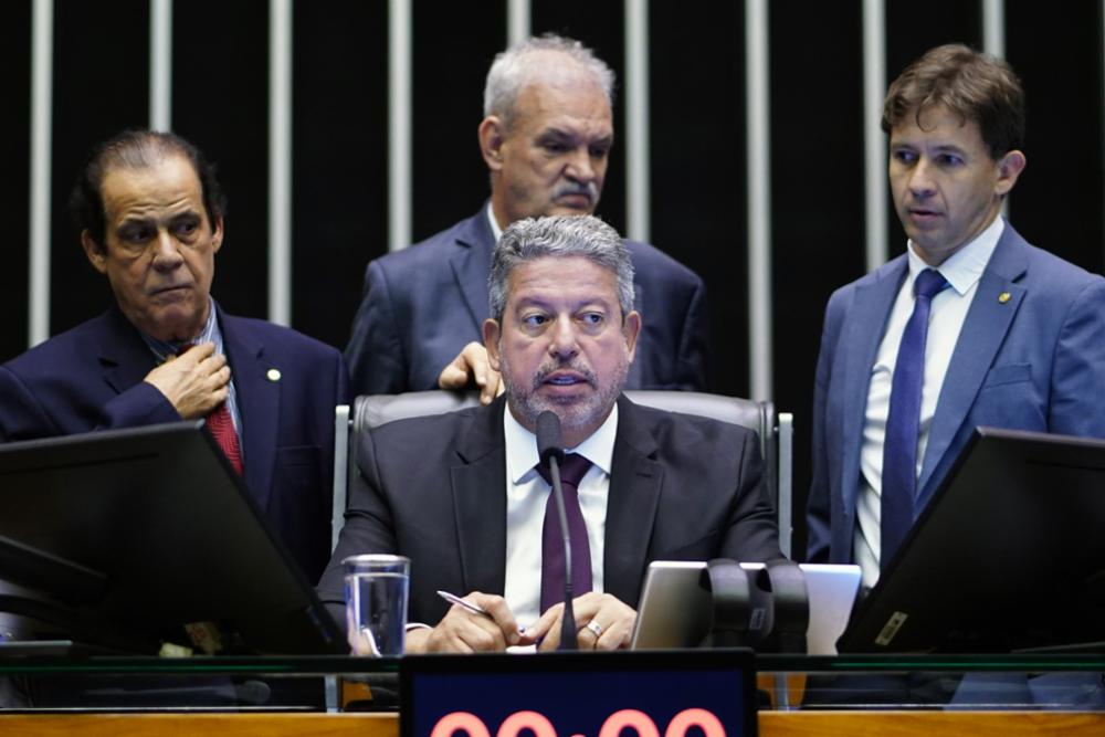 Lira se encontra com Lula no Alvorada e busca acordo para aprovação do PL das Fake News