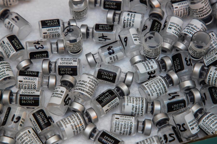 BioNTech se alia a concorrentes para alavancar produção de vacinas contra Covid-19
