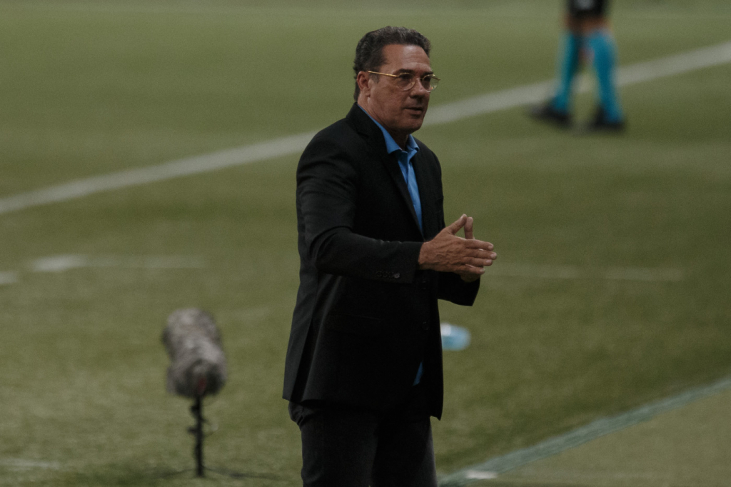 Comitê de Gestão veta Vanderlei Luxemburgo como técnico do Santos 