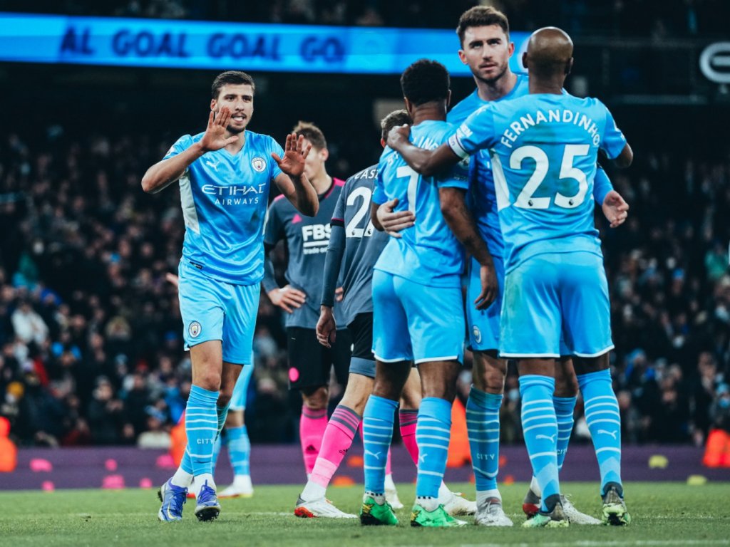 Em jogo com 9 gols, Manchester City vence o Leicester e segue na ponta do Campeonato Inglês