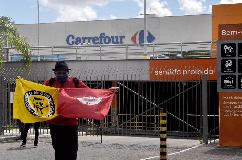 Após assassinato de homem negro, CEO global do Carrefour cobra treinamento de funcionários