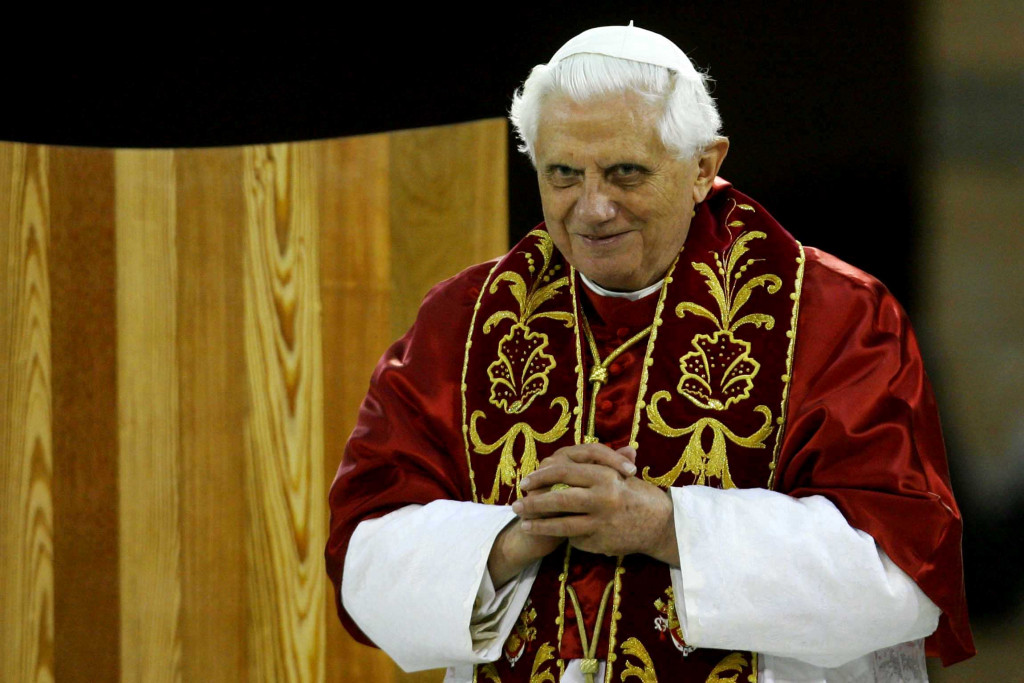 Bento XVI pediu que seus documentos privados sejam destruídos, diz secretário