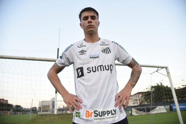 Santos anuncia a chegada do meio-campista Zanocelo por empréstimo