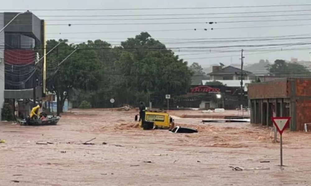 Fortes chuvas deixam mais de 7 mil pessoas desalojadas no Paraná