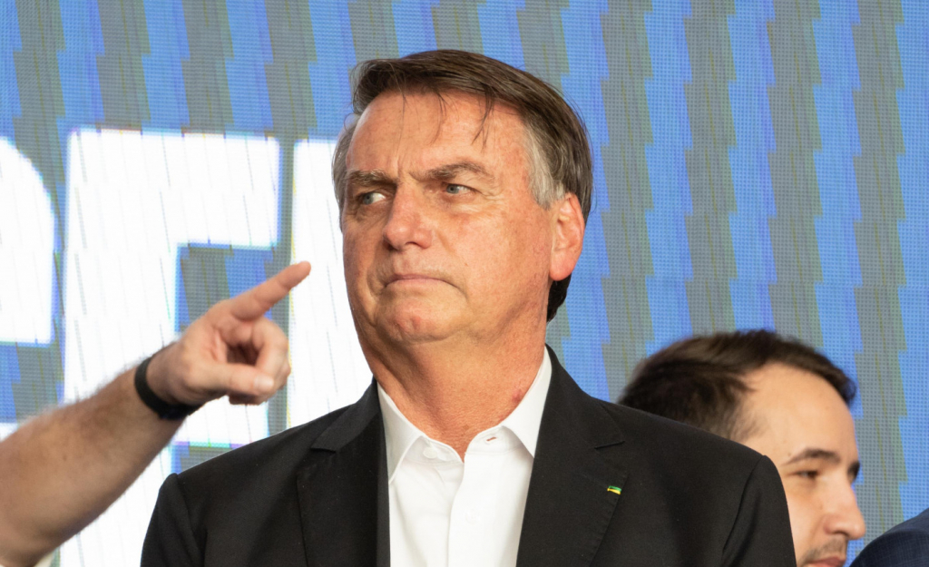 TCU aprova com ressalvas contas de Bolsonaro de 2022