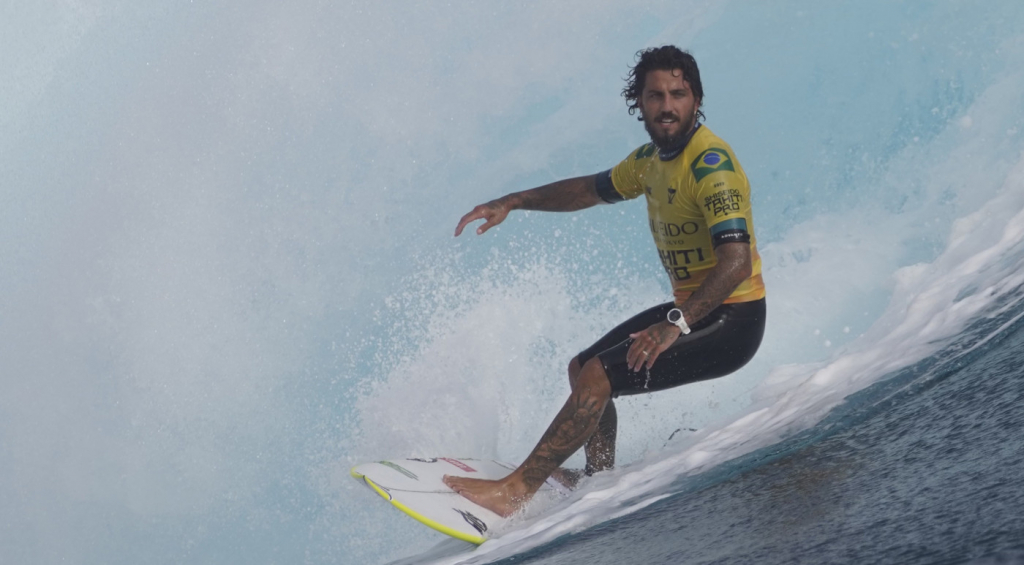Filipe Toledo confirma favoritismo, conquista bicampeonato e dá sétimo título ao Brasil no Mundial de Surfe
