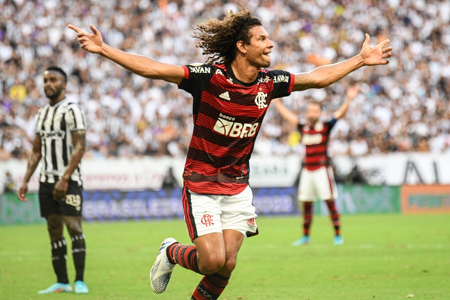Willian Arão brilha com dois gols, mas Flamengo sofre empate do Ceará no fim  