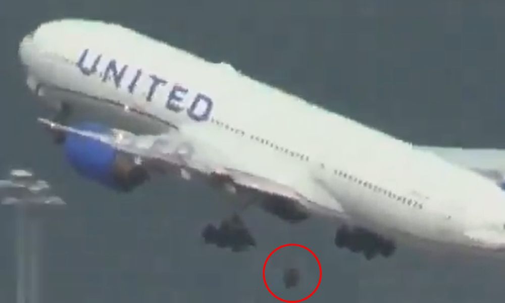 Pneu de Boeing 777 desprende durante decolagem e atinge carros nos EUA; veja vídeo 
