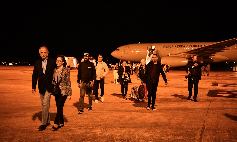 Oitavo voo da FAB com mais 209 repatriados de Israel chega ao Brasil