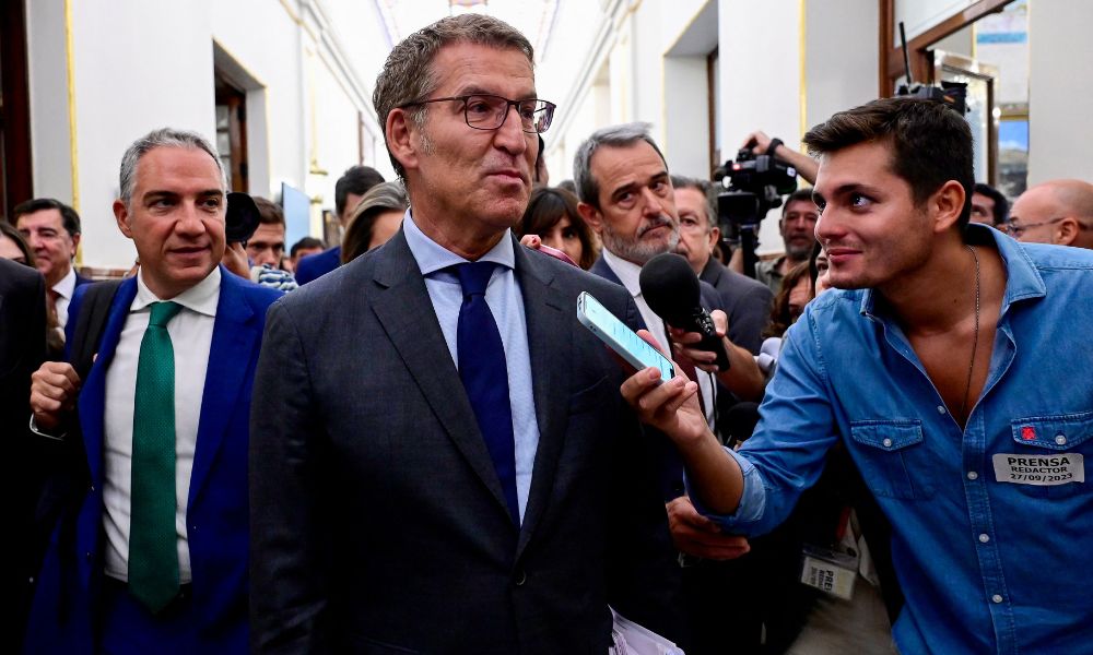 Líder de direita da Espanha perde 1ª votação para assumir o governo