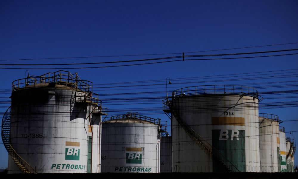 Petrobras vai tentar segurar preço dos combustíveis apesar de conflito entre Israel e Hamas – Headline News, edição das 23h