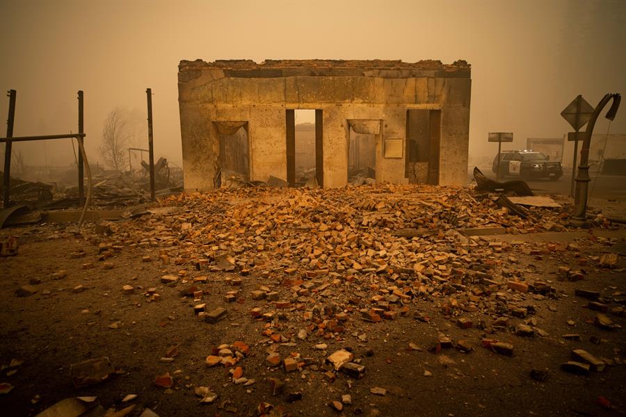 Califórnia enfrenta segundo pior incêndio da história do Estado